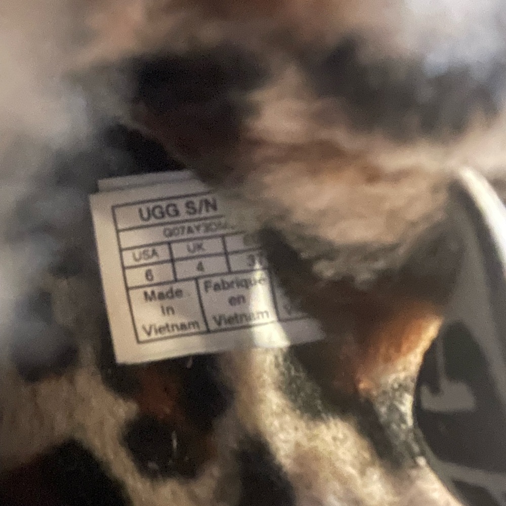 Like New, Comfy Ugg Fluff Yeah Slide Leopard Prin… - image 4